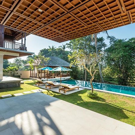 Villa Rusa Biru - Modern Villa With Private Pool And Cook In The Heart Of Berawa Canggu Exterior foto