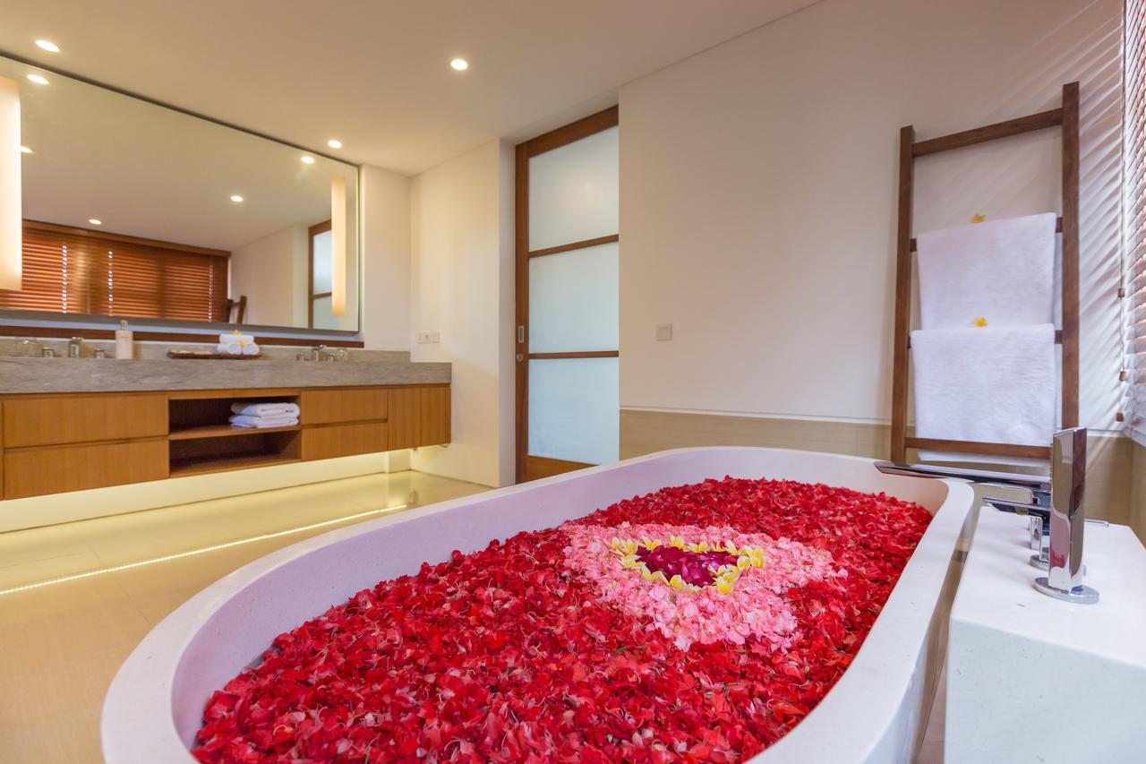 Villa Rusa Biru - Modern Villa With Private Pool And Cook In The Heart Of Berawa Canggu Exterior foto