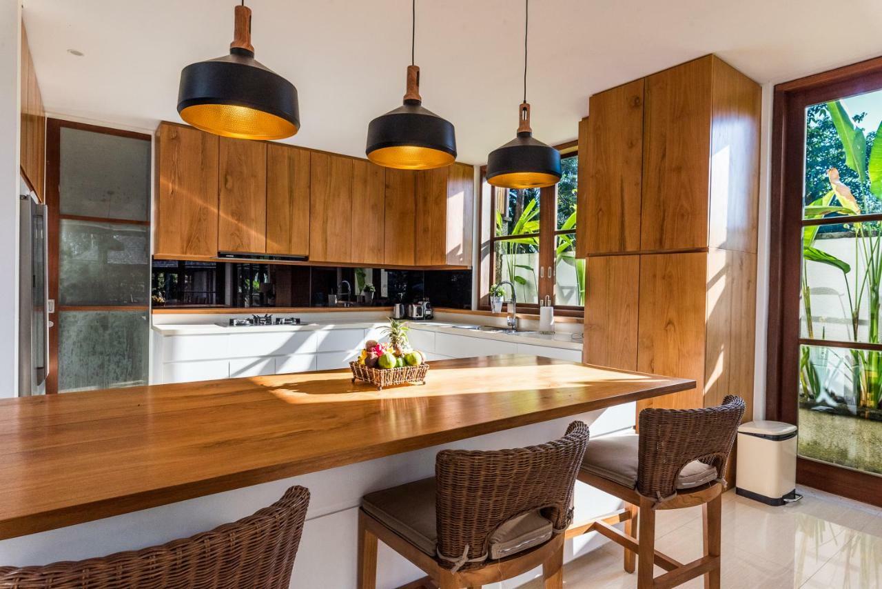 Villa Rusa Biru - Modern Villa With Private Pool And Cook In The Heart Of Berawa Canggu Exterior foto