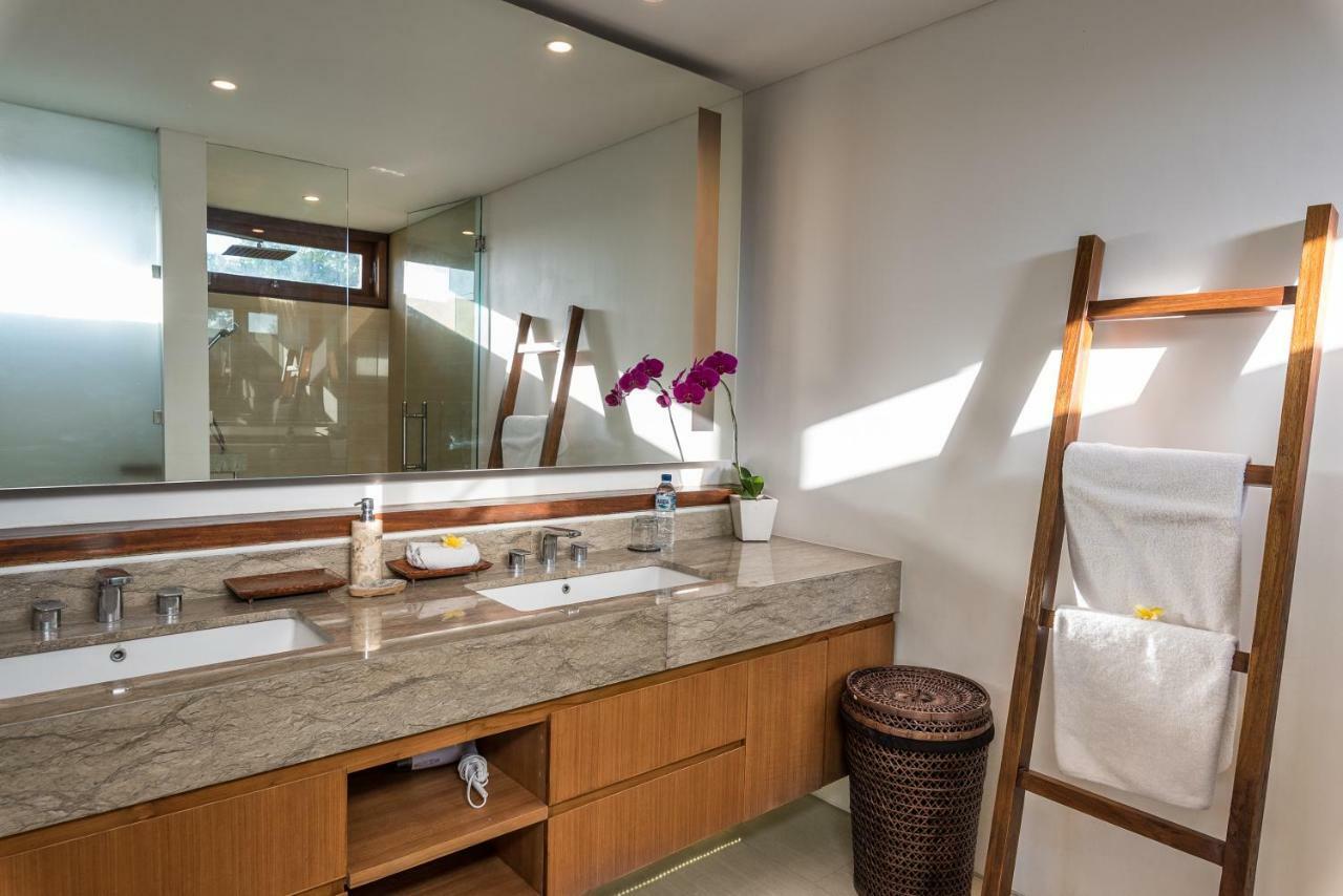 Villa Rusa Biru - Modern Villa With Private Pool And Cook In The Heart Of Berawa Canggu Exterior foto